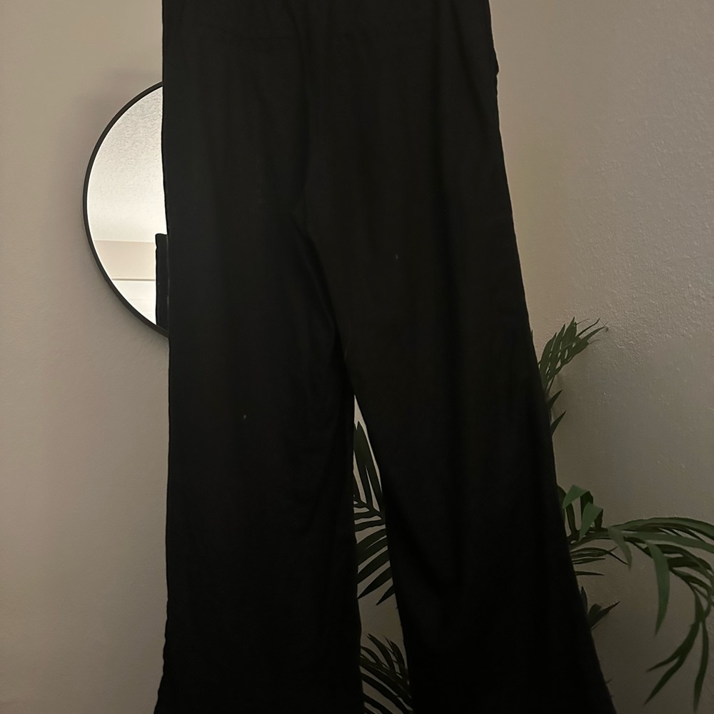 Black cropped pants